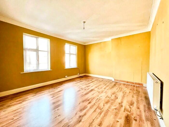 2 Bedroom Apartment To Rent In Kensal Green, London, NW10