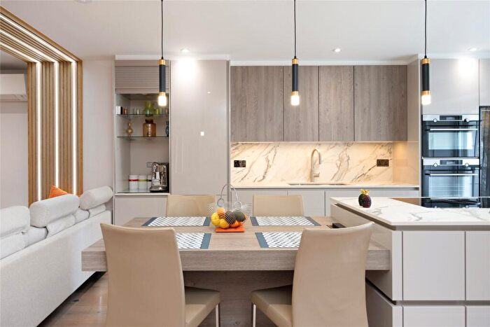 3 Bedroom Terraced House For Sale In Vintners Row, Lamont Road Passage, Chelsea, SW10