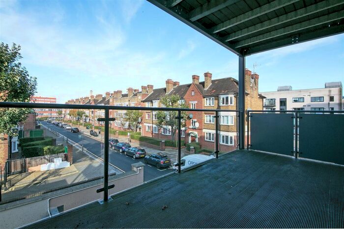 2 Bedroom Flat To Rent In Tooting High Street, Tooting, SW17