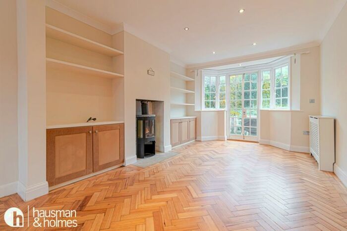 4 Bedroom Semi-Detached House To Rent In Hill Rise, Hampstead Garden Suburb, NW11