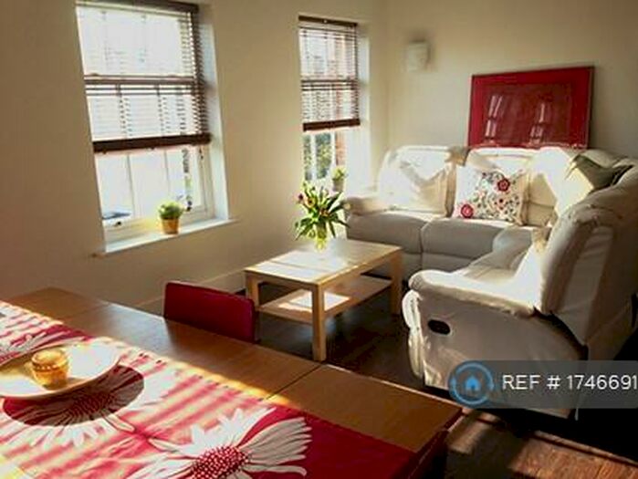 2 Bedroom Penthouse To Rent In Catharine Street, Liverpool, L8