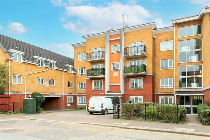 1 Bedroom Flat To Rent In Copperdale Court, The Gateway, Watford, Hertfordshire, WD18