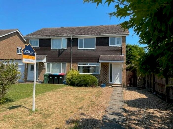 3 Bedroom Semi-Detached House To Rent In Masefield Close, Newport Pagnell, MK16