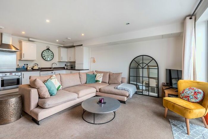 2 Bedroom Flat To Rent In Bicycle Mews, London, SW4