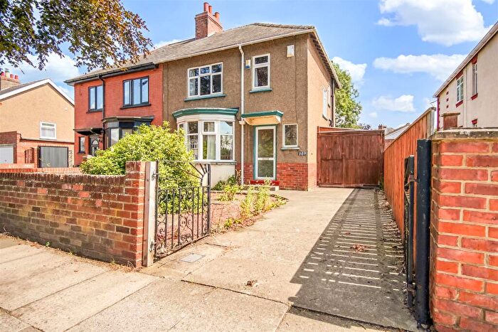 3 Bedroom Semi-Detached House For Sale In Neasham Road, Darlington, DL1