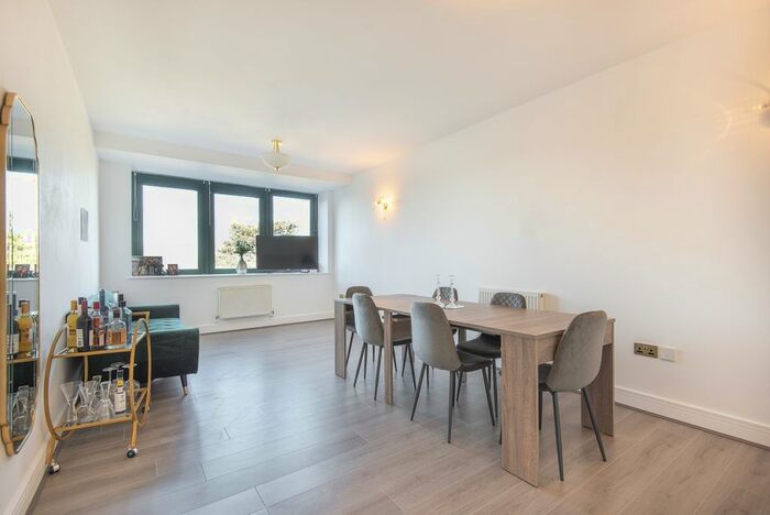 2 Bedroom Flat To Rent In Brunswick Road, London, W5