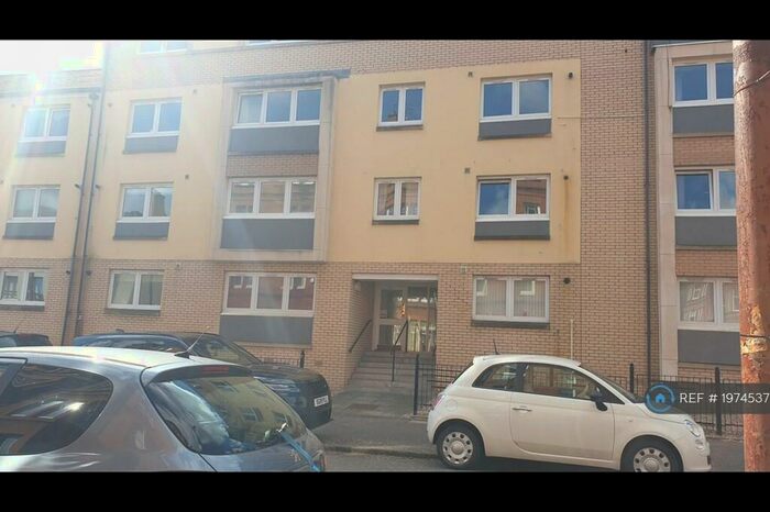 3 Bedroom Flat To Rent In Deanston Drive, Glasgow, G41