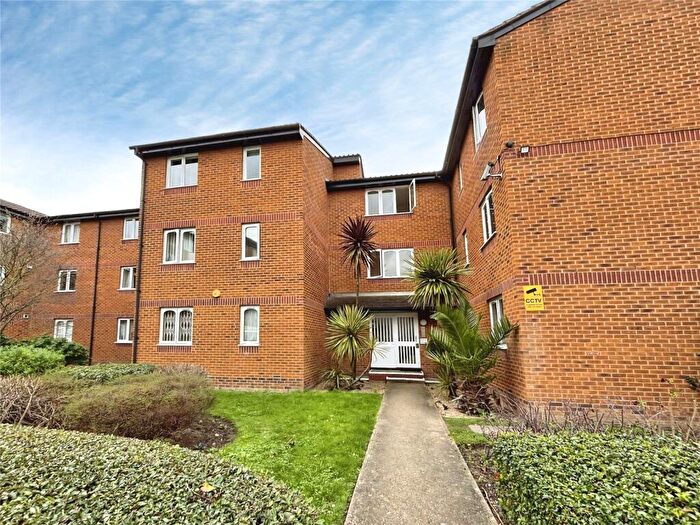 2 Bedroom Flat For Sale In John Silkin Lane, London, SE8