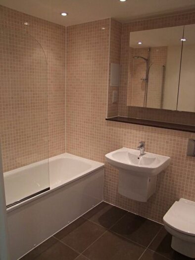 2 Bedroom Flat To Rent In Queen Mary Avenue, London, E18