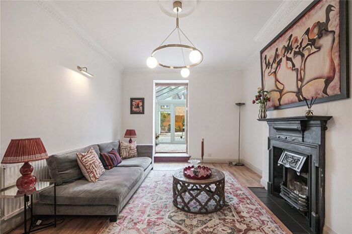 3 Bedroom Flat For Sale In Dean Road, Willesden Green, NW2