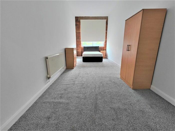 1 Bedroom Flat To Rent In Canal Road, Bradford, BD1