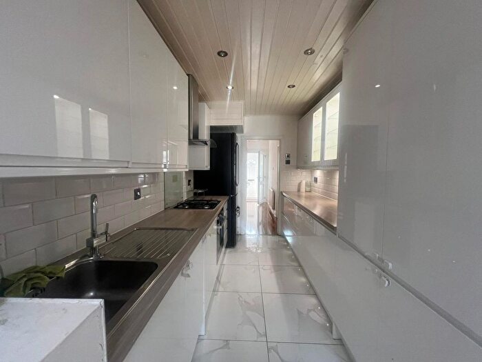 4 Bedroom Terraced House To Rent In Mansted Gardens, Romford, RM6