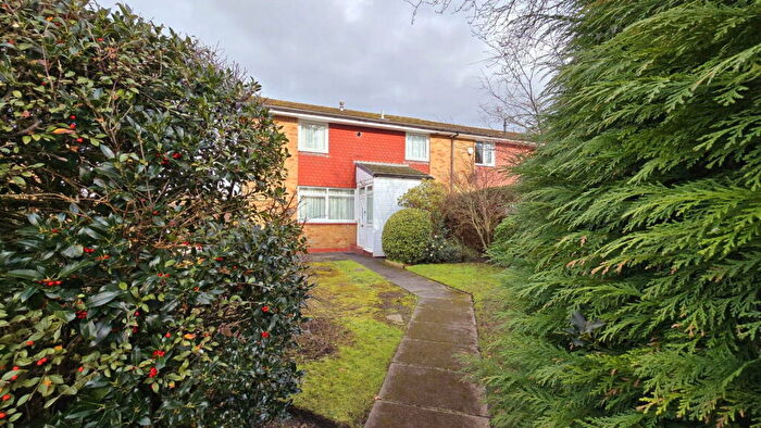 3 Bedroom Semi-Detached House For Sale In Lingfield Avenue, Sale, M33