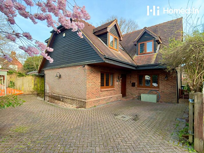4 Bedroom Detached House For Sale In The Fieldings, RH13