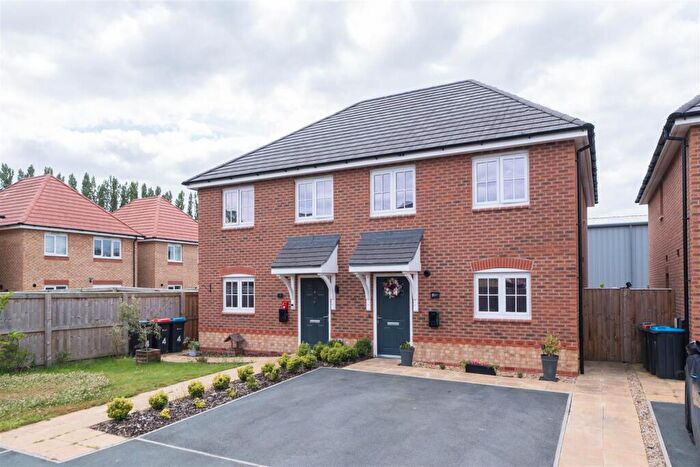 3 Bedroom Semi-Detached House For Sale In Fielders Close, Northwich, CW8