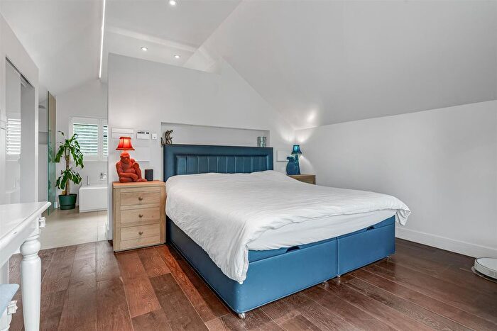 5 Bedroom Detached House For Sale In The Avenue, Welwyn, AL6