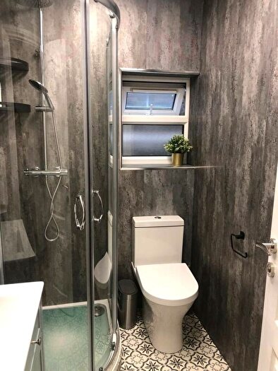 Studio To Rent In Edgwarebury Lane, Edgware, HA8