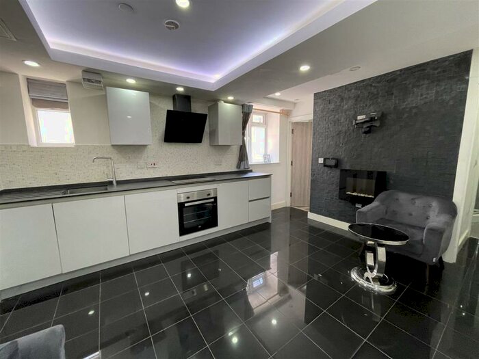 1 Bedroom Flat To Rent In The Parade, Roath, Cardiff, CF24