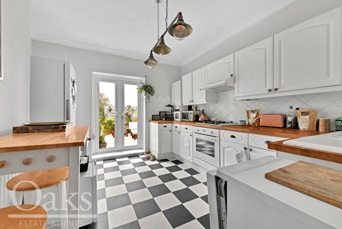 3 Bedroom Flat To Rent In Birchanger Road, London, SE25