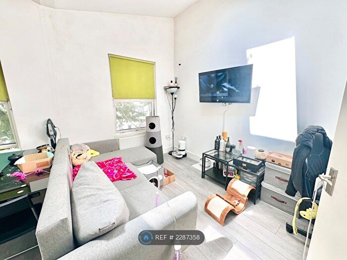 1 Bedroom Flat To Rent In Dalling Road, London, W6