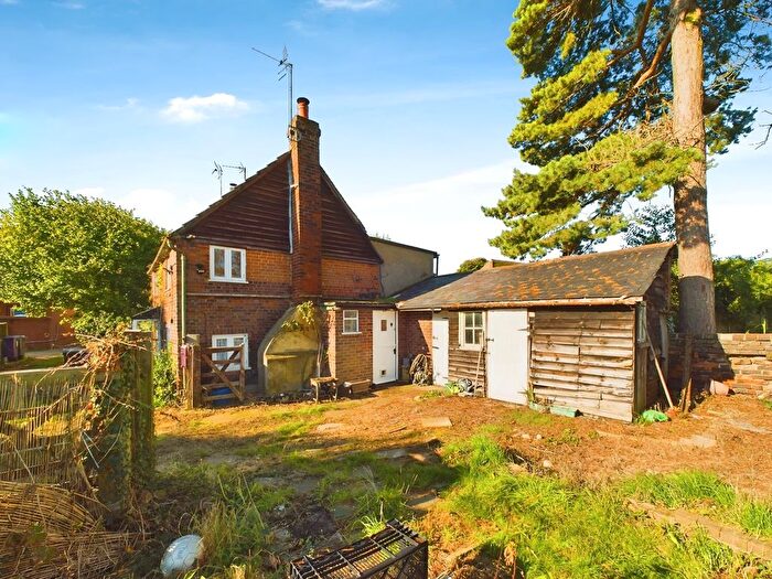 2 Bedroom Cottage For Sale In East Street, Lilley, Luton, LU2