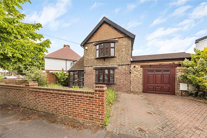 3 Bedroom Detached House For Sale In Cherry Orchard, West Drayton, UB7