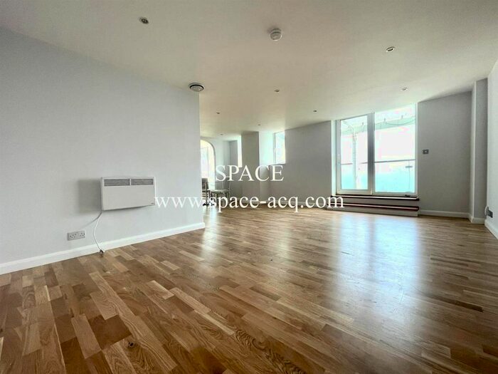 4 Bedroom Flat To Rent In Tower Point, Sydney Road, Enfield, EN2