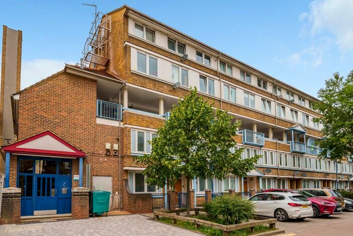 2 Bedroom Flat To Rent In Cronin Street, Peckham, London, SE15