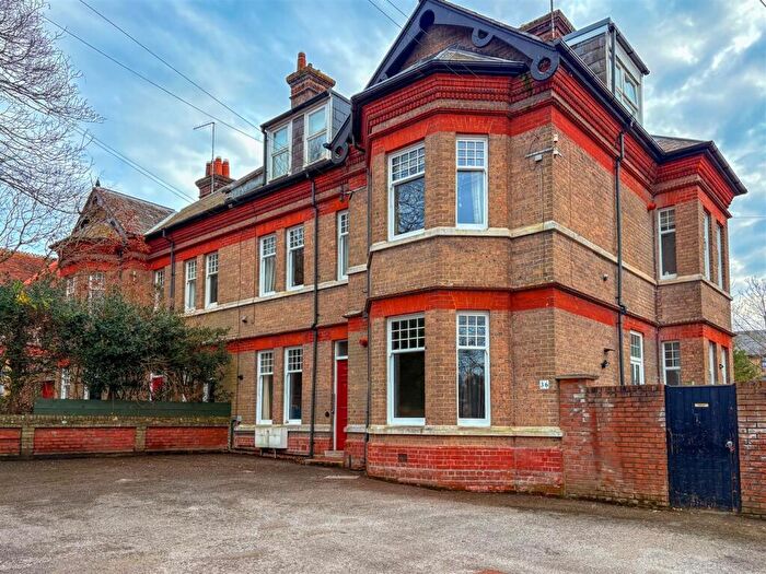 5 Bedroom Semi-Detached House For Sale In Prince Of Wales Road, Dorchester, DT1