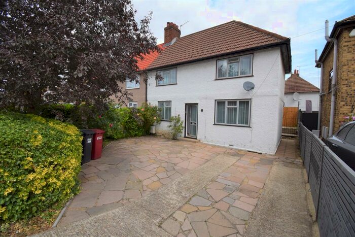3 Bedroom House To Rent In Meadfield Road, Slough, SL3