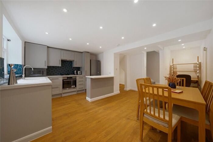 2 Bedroom Flat To Rent In Chatsworth Road, Kilburn, NW2