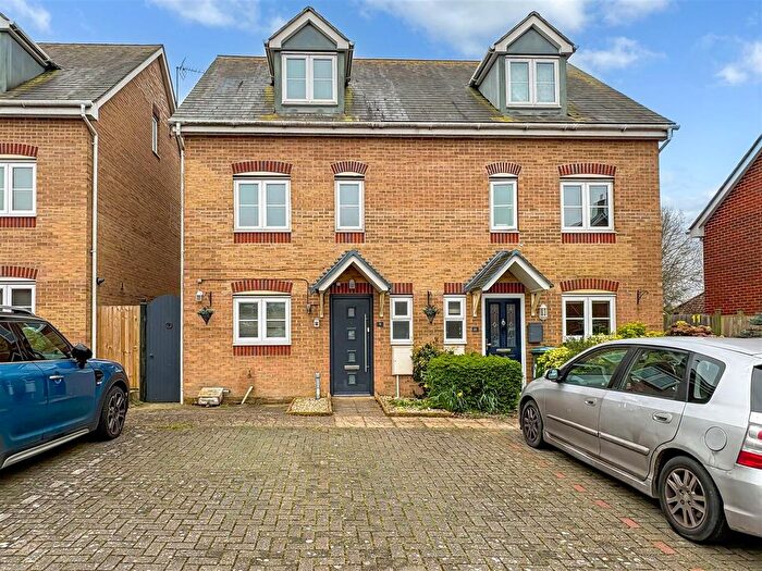 4 Bedroom Semi Detached House For Sale In Holmes Way, Littlehampton, BN17