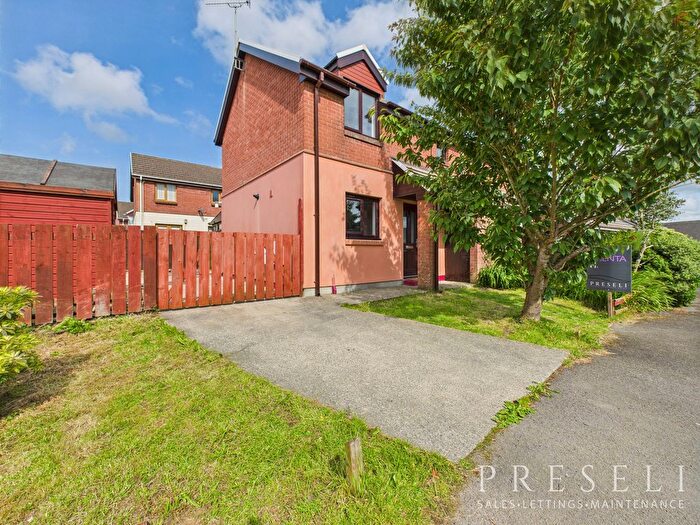 2 Bedroom Semi-Detached House To Rent In Maes Awel, Scleddau, SA65
