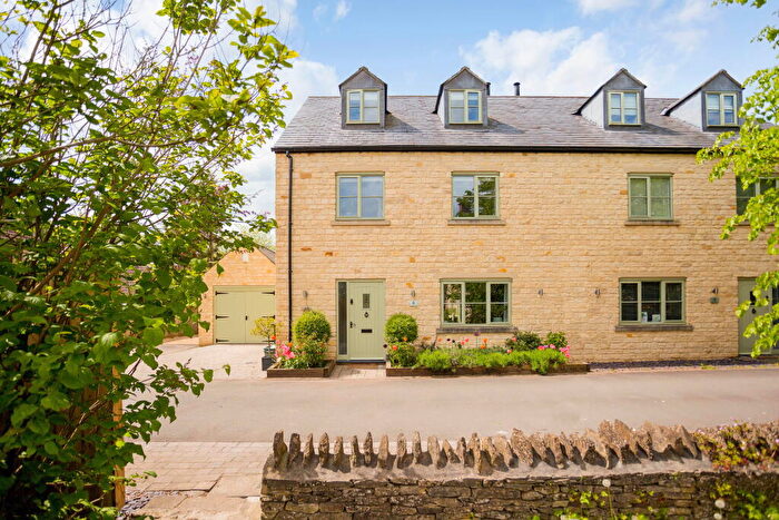 4 Bedroom Semi-Detached House For Sale In Tanners Lane, Marshfield, SN14