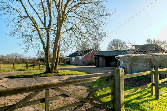 3 Bedroom Detached Bungalow For Sale In Tibenham Road, Aslacton, Norwich, NR15