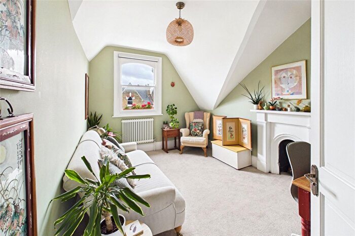 1 Bedroom Flat For Sale In Deronda Road, London, SE24