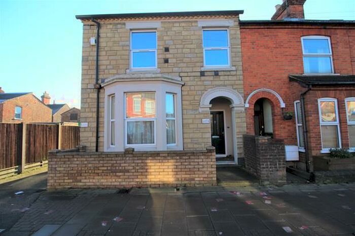 1 Bedroom Flat To Rent In Roff Avenue, Bedford, Beds., MK41