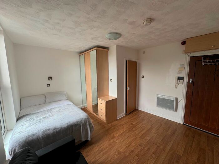 Studio To Rent In Flat, Birch Polygon, Manchester, M14