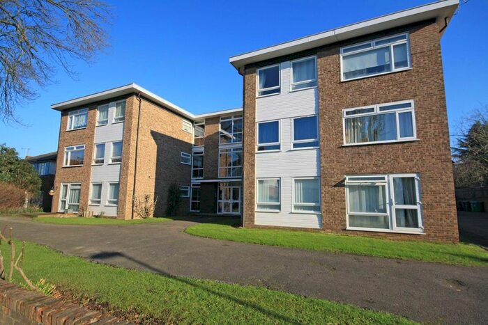 1 Bedroom Flat To Rent In Manor Road, Twickenham, TW2