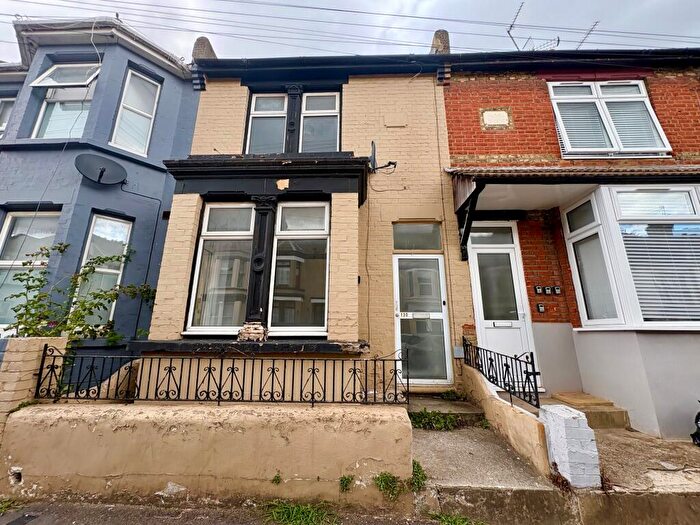 3 Bedroom Terraced House To Rent In Balmoral Road, Gillingham, ME7