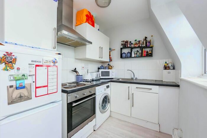 2 Bedroom Flat To Rent In London Road, London, SW17