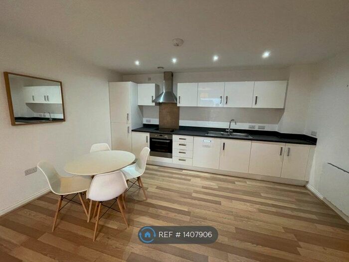 2 Bedroom Flat To Rent In College Court, York, YO24