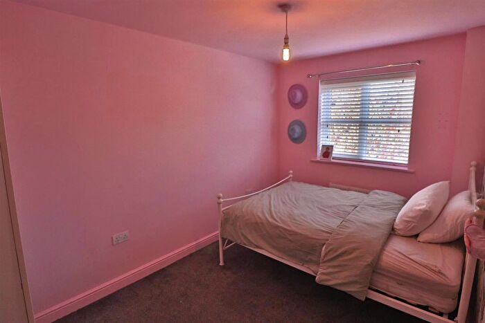 3 Bedroom Town House For Sale In Adamson Close, Latchford, Warrington, WA4