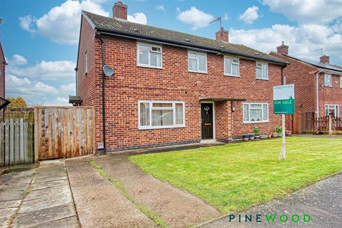 3 Bedroom Semi Detached House For Sale In North Side, New Tupton, S42