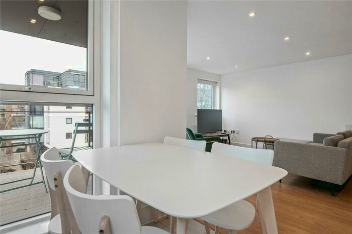 2 Bedroom Apartment For Sale In Shepherdess Walk, Islington, London, N1