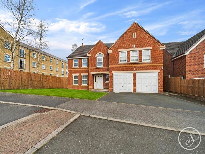 5 Bedroom Detached House For Sale In Stoneleigh Way, Moortown, Leeds, LS17