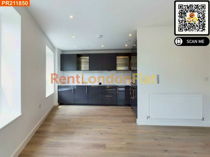 2 Bedroom Flat To Rent In Mary Neuner Road, Wood Green, , London &# Bed Flat, N8