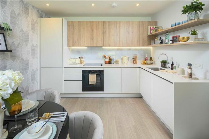 2 Bedroom Flat To Rent In Bankside Gardens, Green Park, Reading, RG2