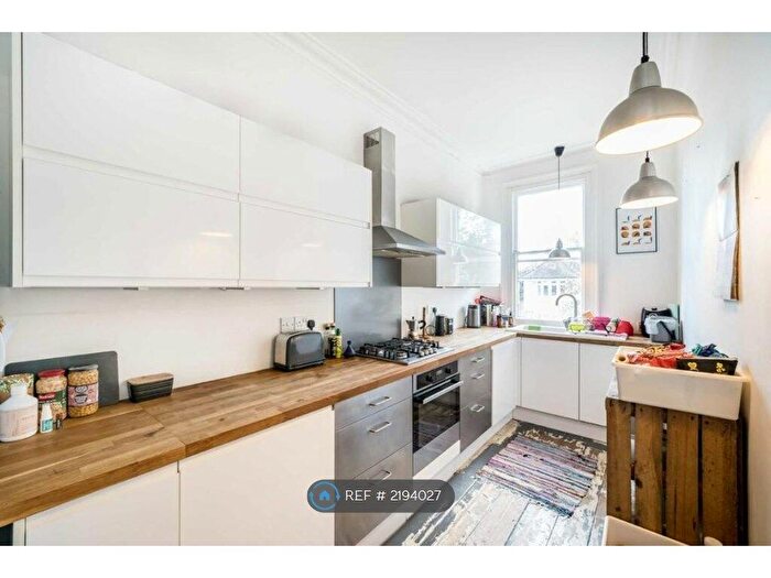 3 Bedroom Maisonette To Rent In Popes Grove, Twickenham, TW1