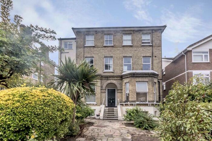 Studio To Rent In Parklands, Surbiton, KT5